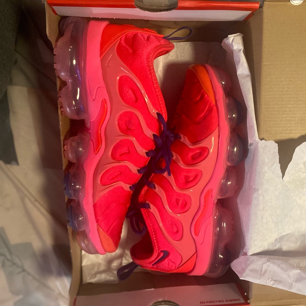 Nike vapor max bright pink